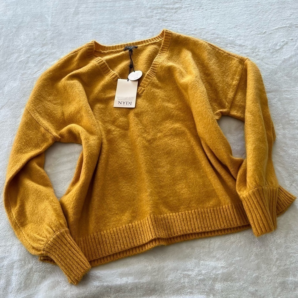 Nwt NYDJ V-Neck Sweater in Honeycomb